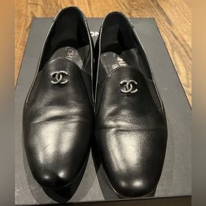 Authentic Chanel loafer size 39 so cute